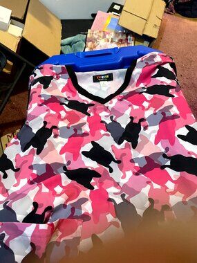 FRENCH BULL BY KOI PINK CAMO (PUGS) SCRUB TOP SIZE LARGE MINT CONDITION